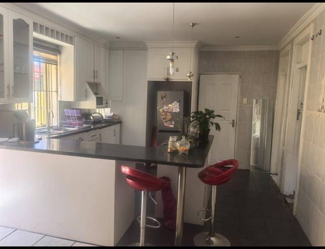 3 BEDROOM HOUSE FOR SALE IN CORONATIONVILLE